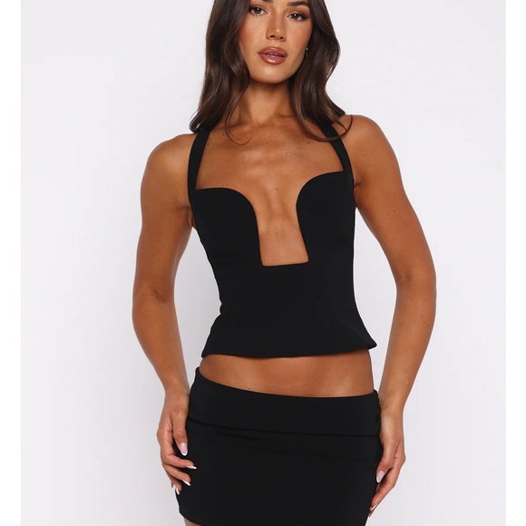 White Fox Boutique Black Halter Tank Top - Picture 2 of 3